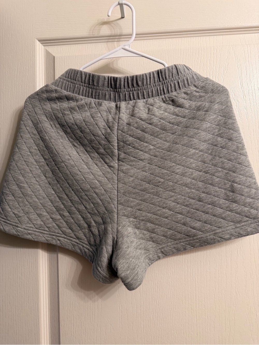 ALO Yoga Quilted Arena Shorts in Light Gray - Picture 5 of 5